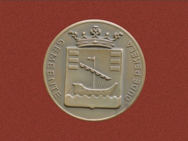 erepenninggemeenteoudepekelavoorzijde.jpg
